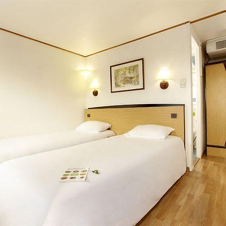 Campanile Hotel Mayenne Cameră foto
