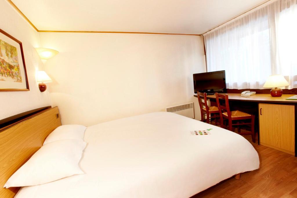 Campanile Hotel Mayenne Cameră foto