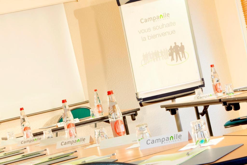 Campanile Hotel Mayenne Afaceri foto