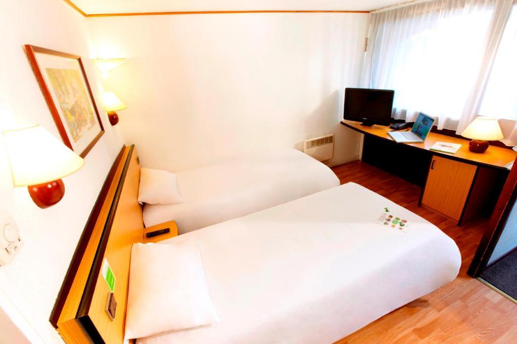 Campanile Hotel Mayenne Cameră foto