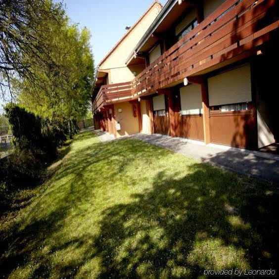 Campanile Hotel Mayenne Exterior foto