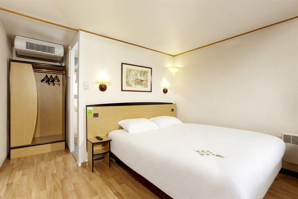 Campanile Hotel Mayenne Cameră foto